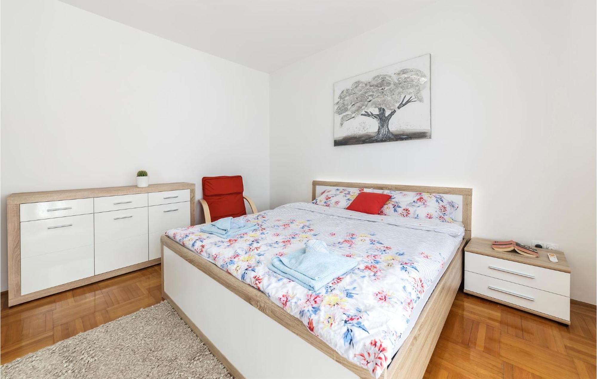 Appartamento 3 Bedroom Awesome In Pola