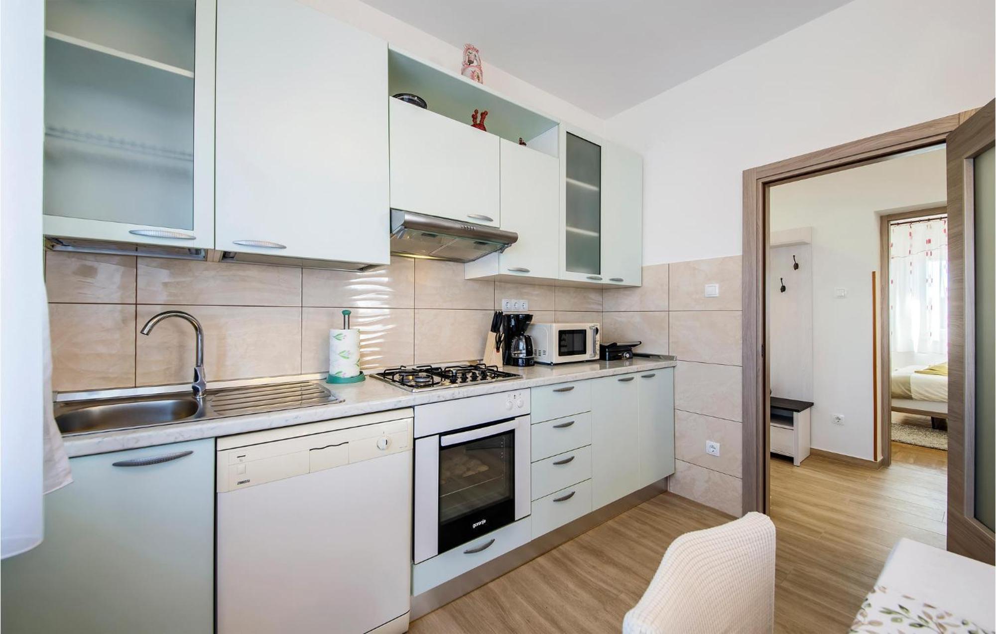 3 Bedroom Awesome In Pola