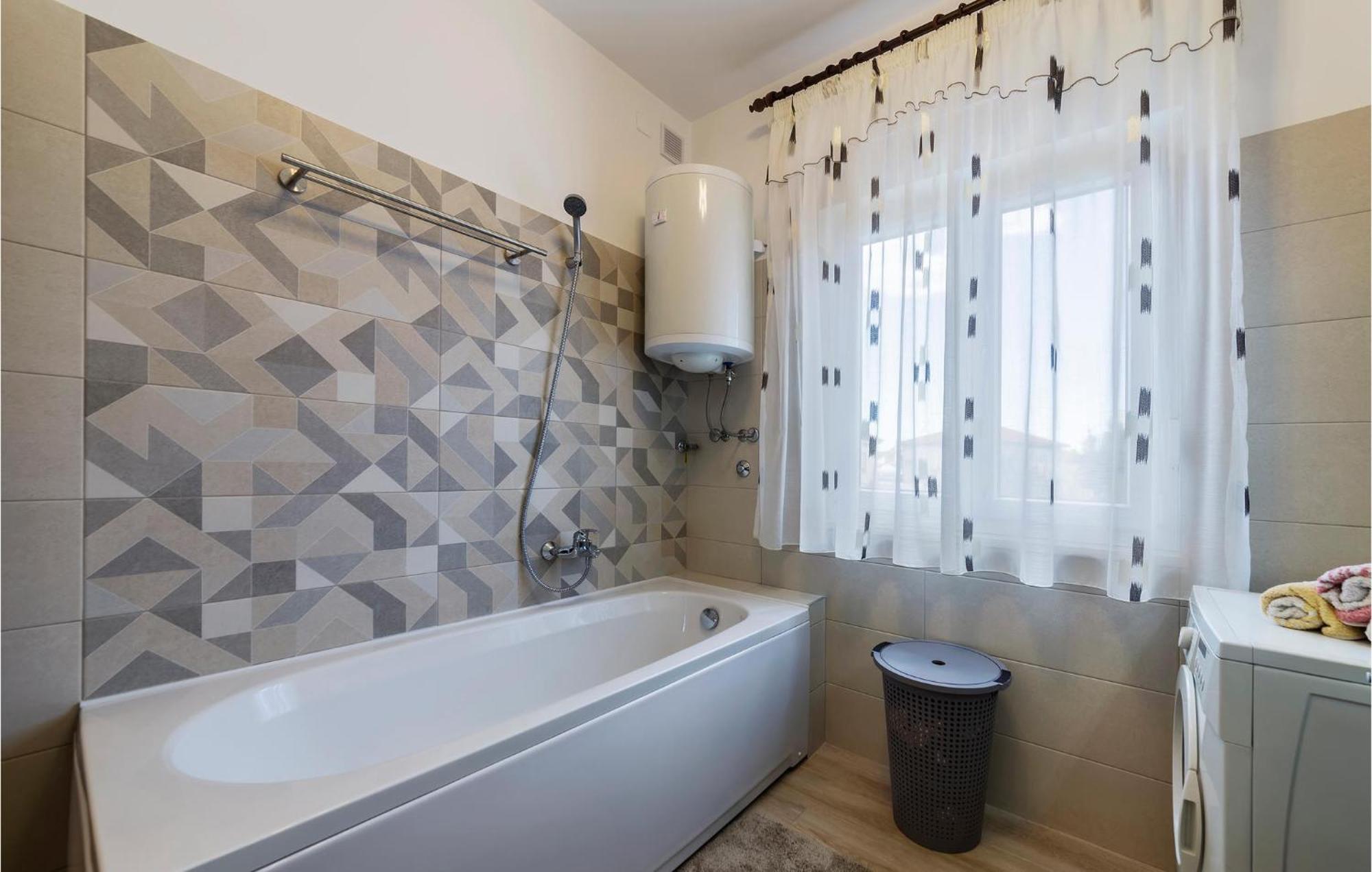 Appartamento 3 Bedroom Awesome In