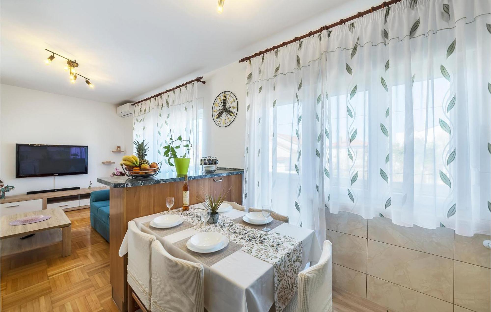 3 Bedroom Awesome In Apartmán Pula