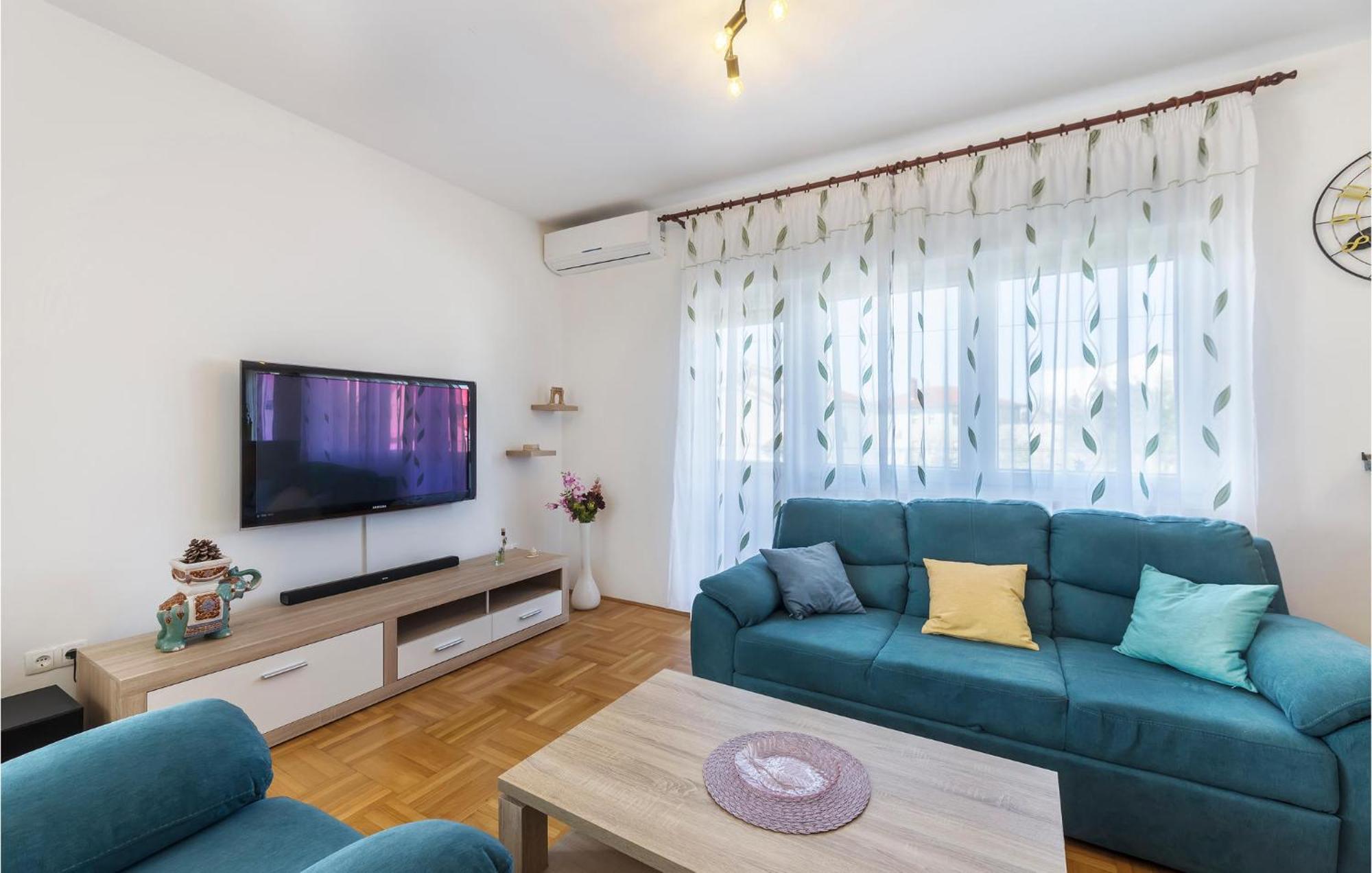 Apartmán 3 Bedroom Awesome In Pula