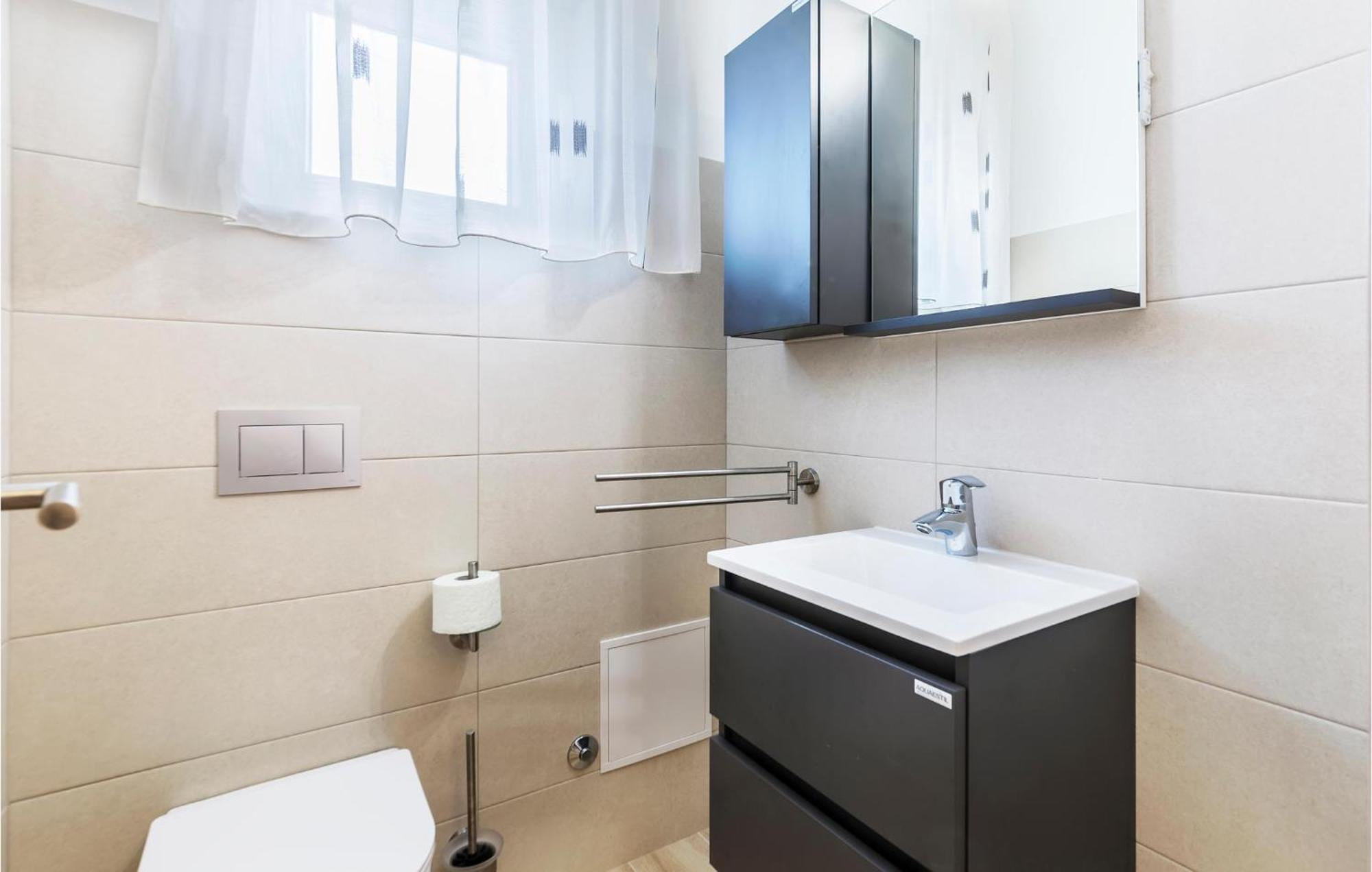 3 Bedroom Awesome In Apartmán Pula